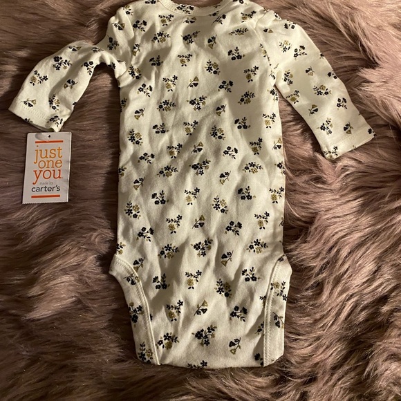 5/$25 Carters onesie size newborn - Picture 2 of 3